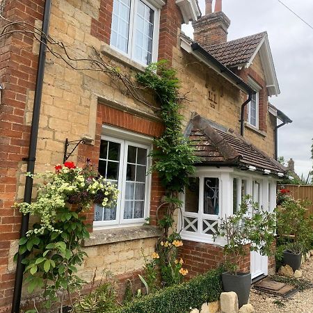 Sunshine Cottage Studley  Экстерьер фото