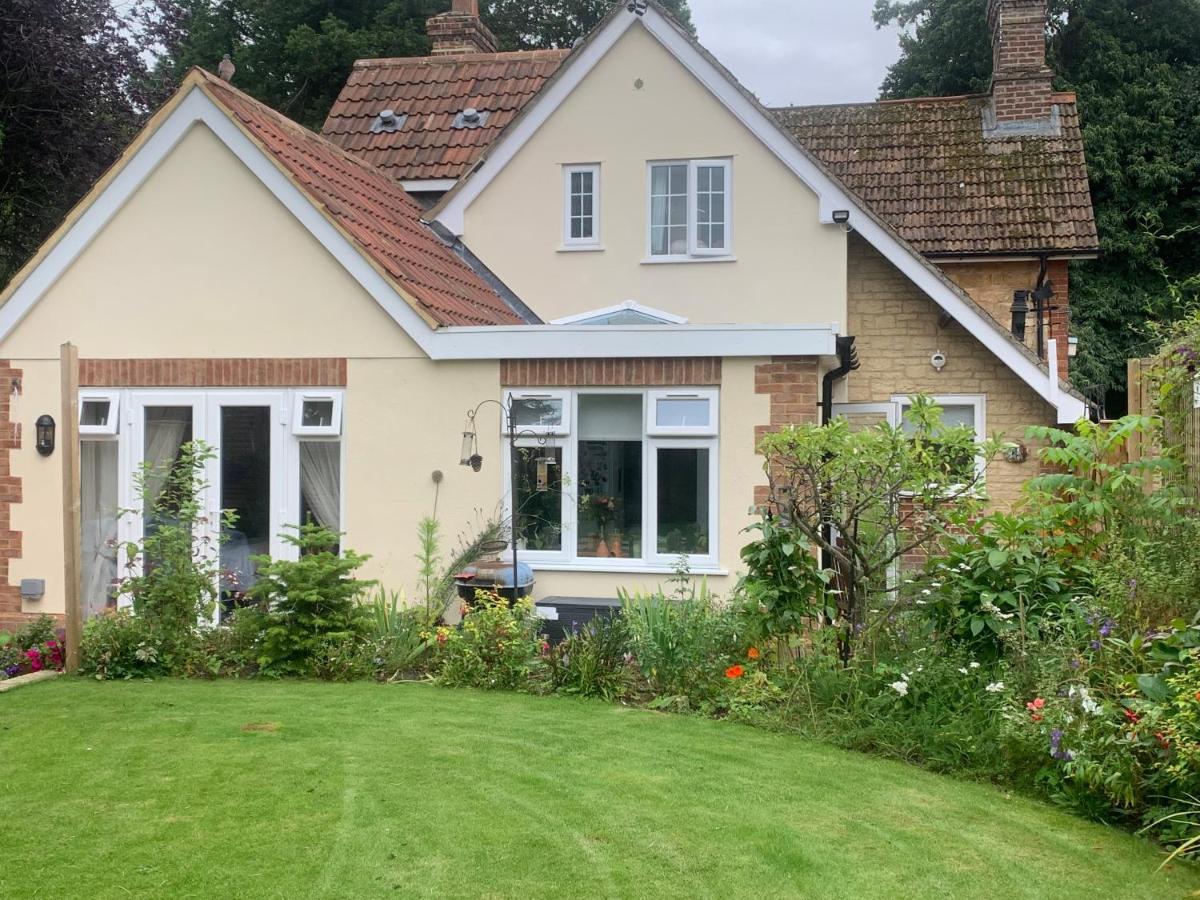 Sunshine Cottage Studley  Экстерьер фото