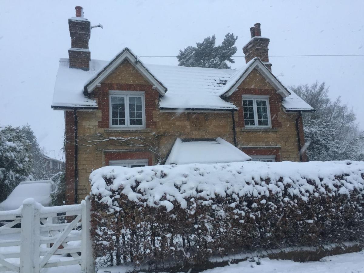 Sunshine Cottage Studley  Экстерьер фото
